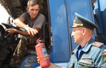Курские пожарные инспекторы проверяют готовность сельхозпредприятий к возможным возгораниям